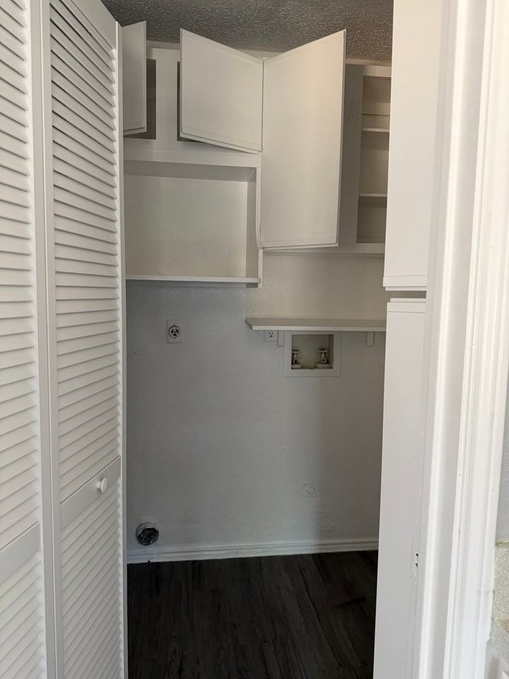 310 Gregory Ln - Photo 7 of 20
