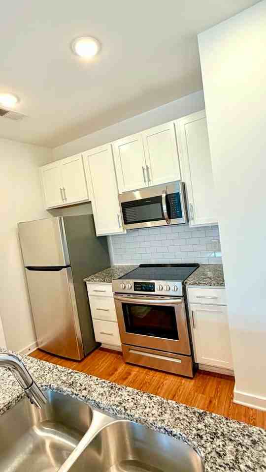 107 W 13th St #A - Photo 3 of 17