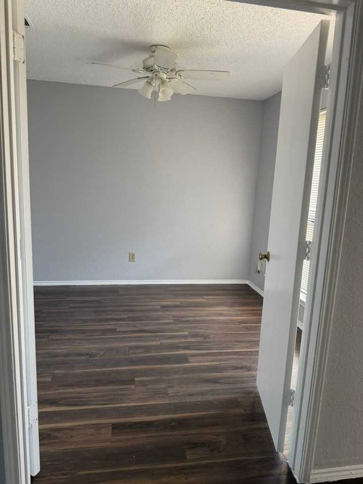 3060 Gregory Ln - Photo 3 of 26