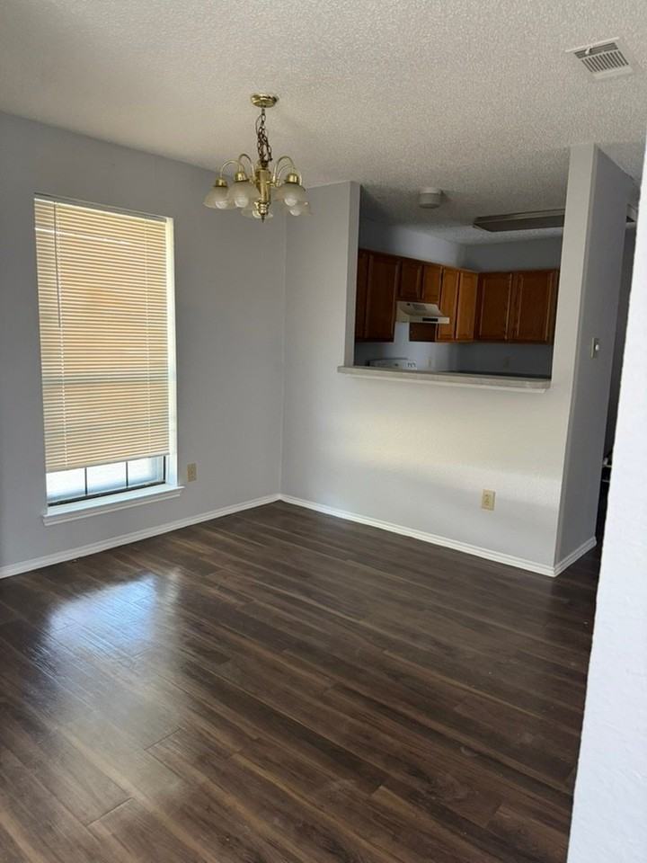 3060 Gregory Ln - Photo 4 of 26