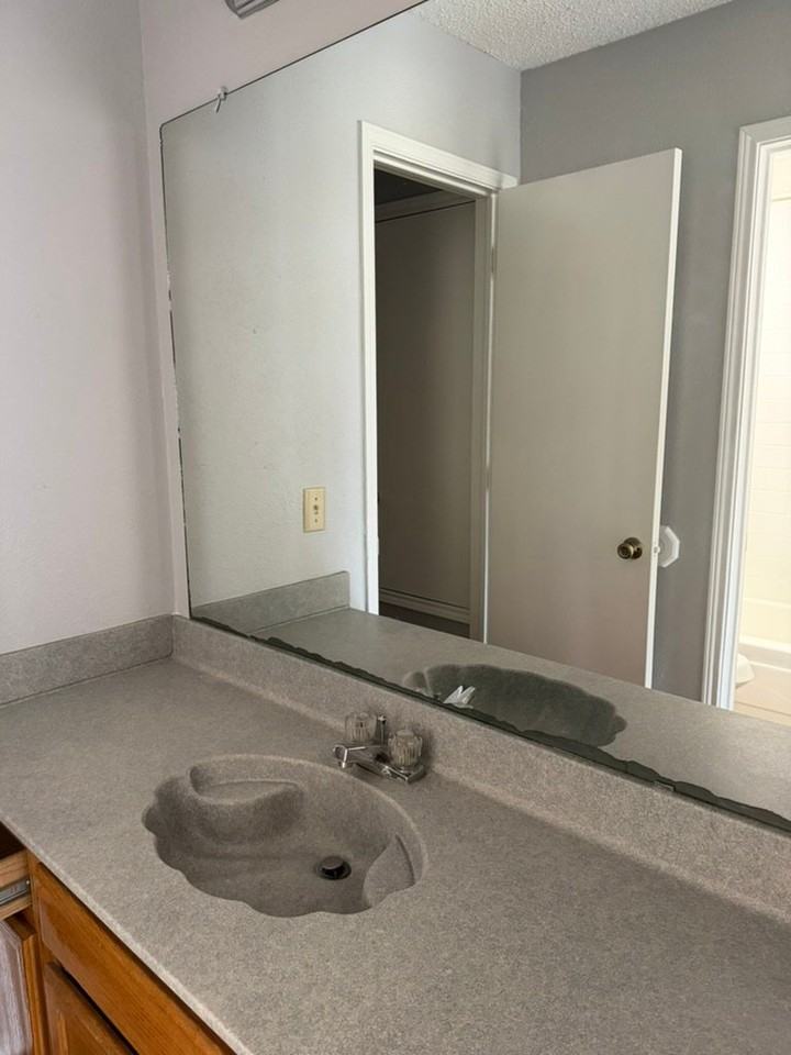 3060 Gregory Ln - Photo 5 of 26