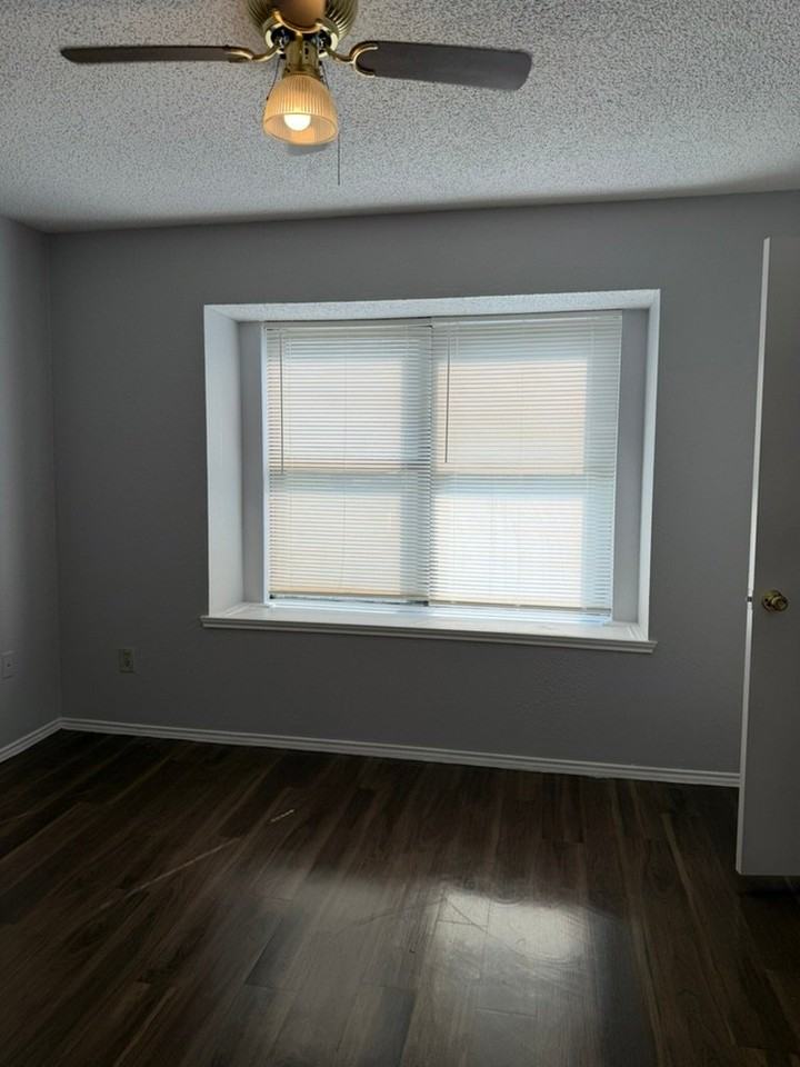 3060 Gregory Ln - Photo 6 of 26