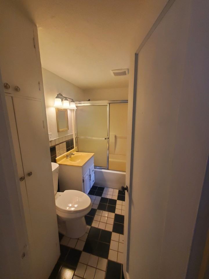 593 Rivington St - Photo 7 of 15