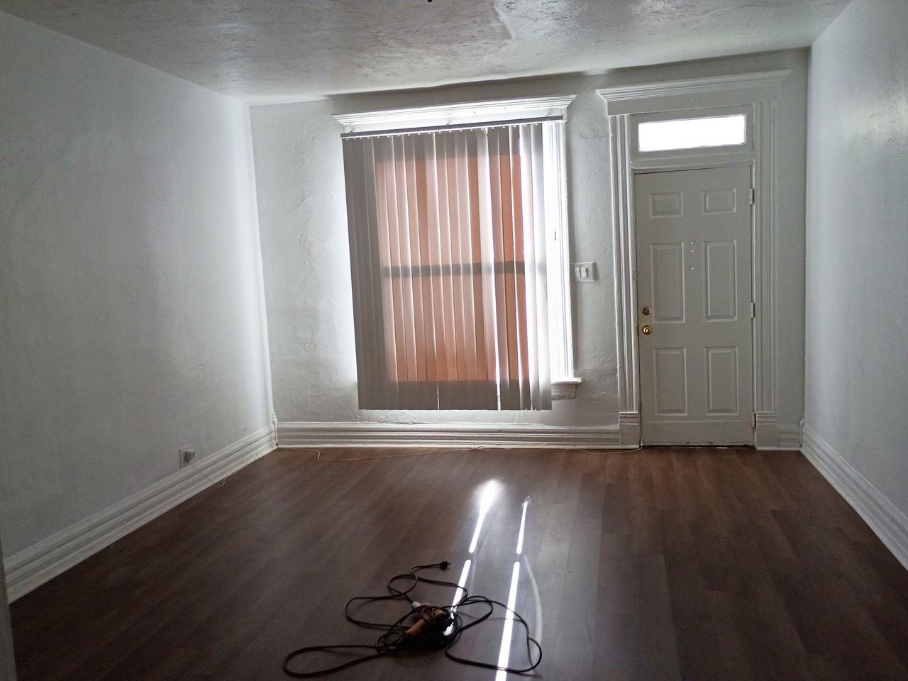 1286 Indianola Ave - Photo 4 of 6
