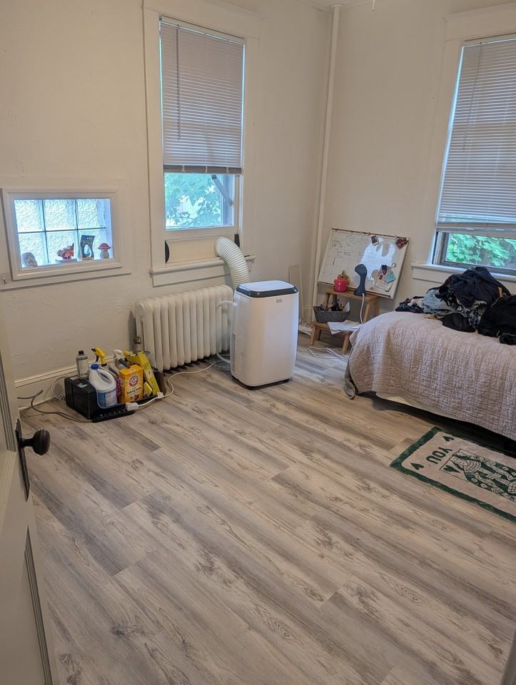 324 Montgomery St #1 - Photo 4 of 4