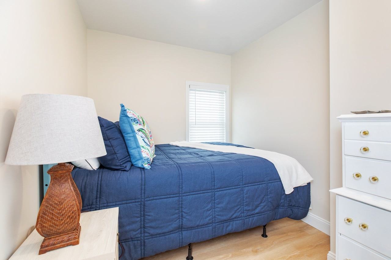 6 Bradford Ave #LEFT - Photo 5 of 19