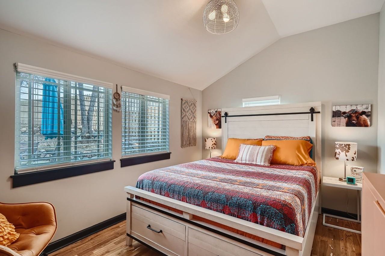 835 Urban St - Photo 7 of 9