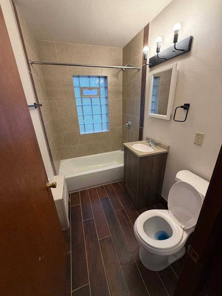 5729 W Lincoln Ave #6 - Photo 4 of 7