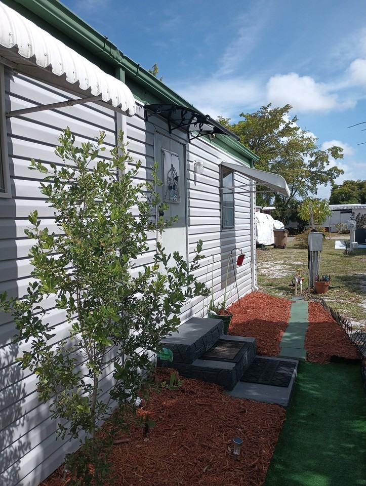 300 Nw 50th St - Photo 5 of 25