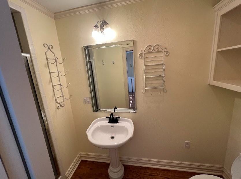 1606 S Travis St - Photo 2 of 14