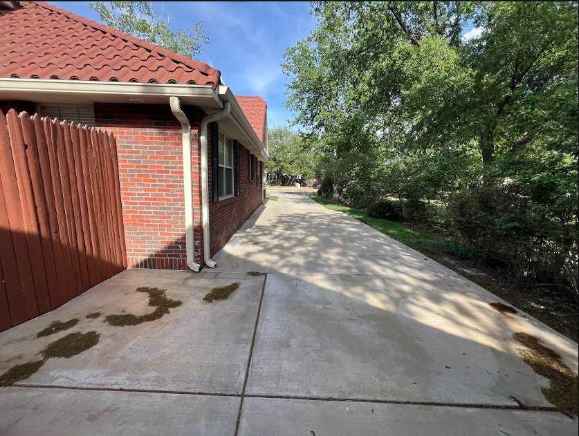 1606 S Travis St - Photo 4 of 14