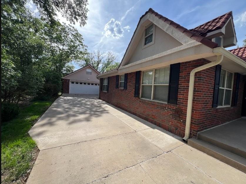 1606 S Travis St - Photo 5 of 14
