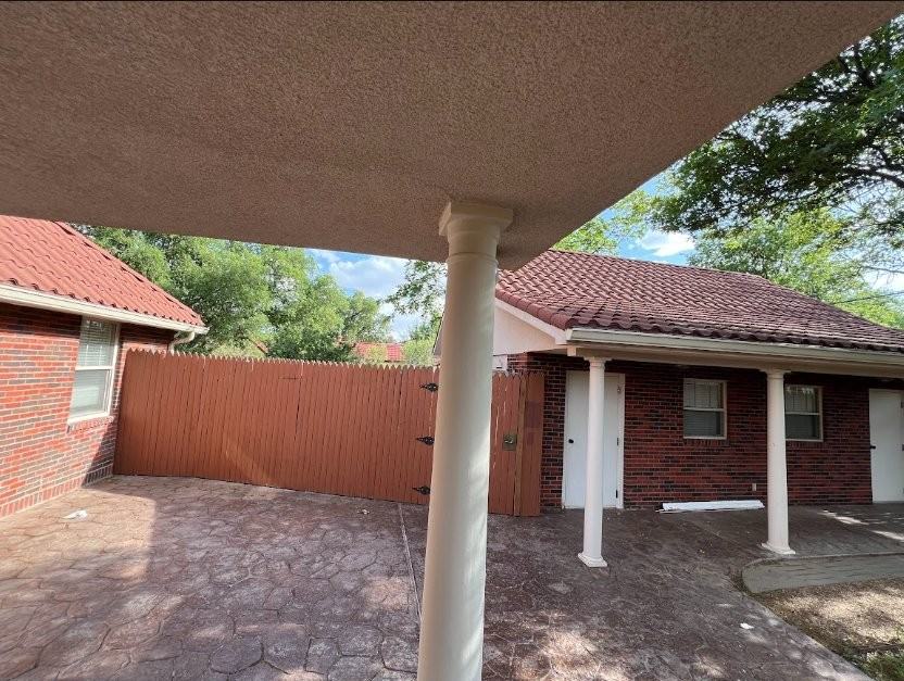 1606 S Travis St - Photo 7 of 14