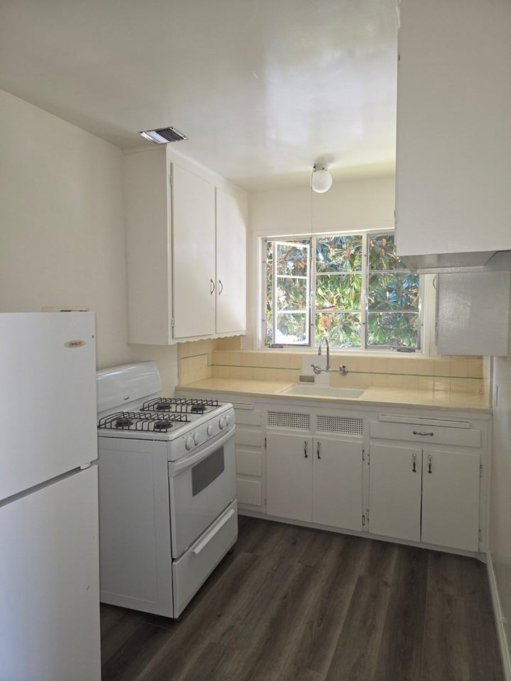 665 Cordova St #3 - Photo 5 of 8