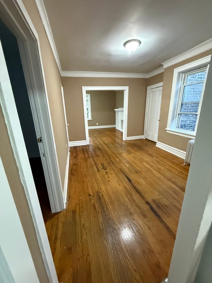 2843 W Berteau Ave #3 - Photo 4 of 11