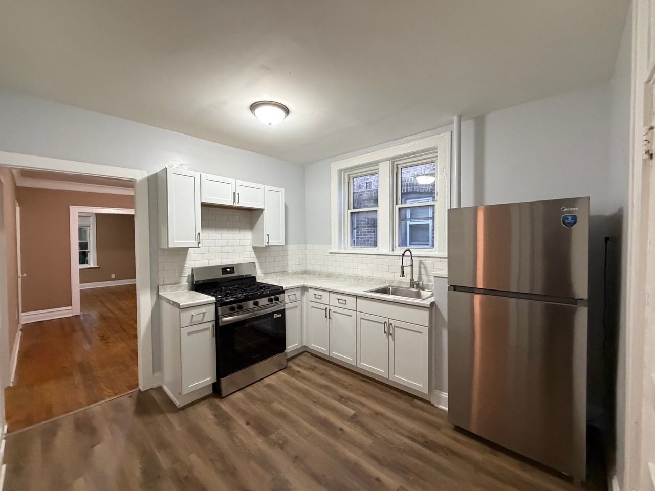 2843 W Berteau Ave #3 - Photo 5 of 11