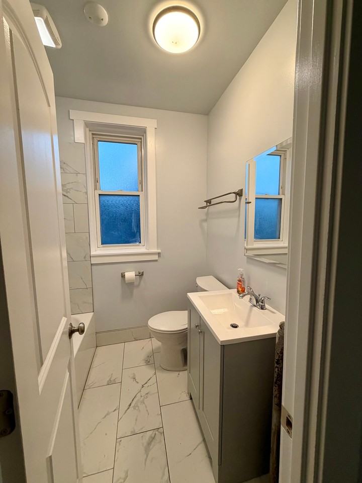 2843 W Berteau Ave #3 - Photo 7 of 11