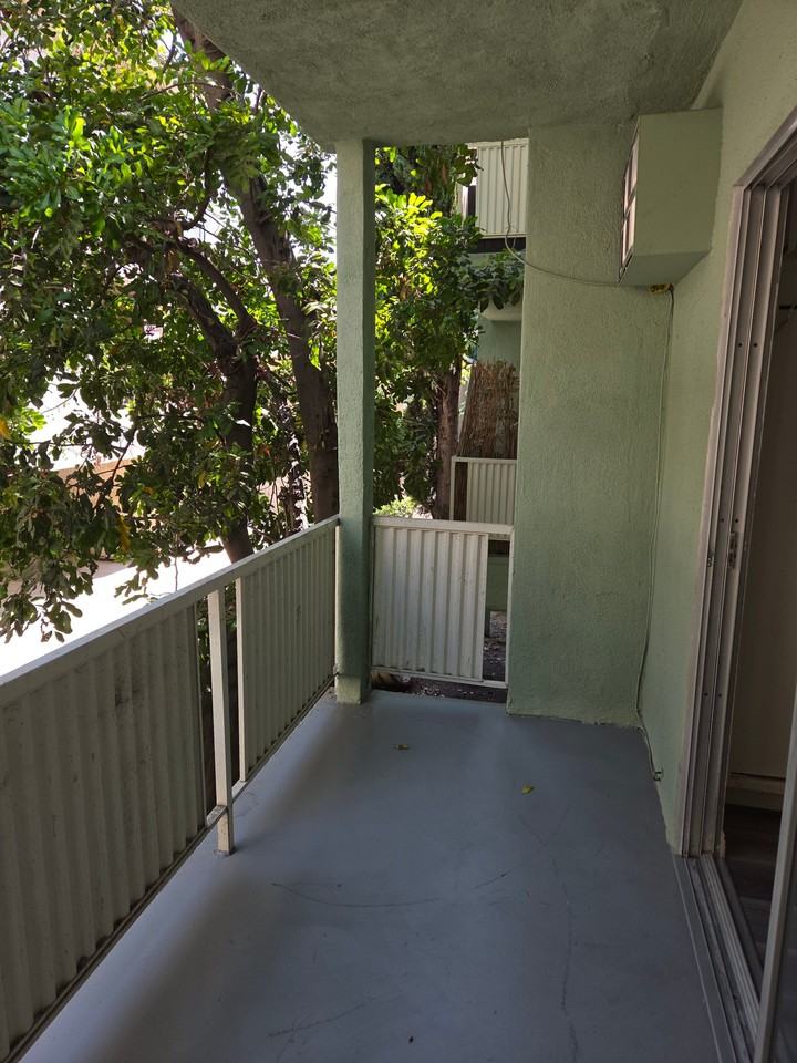 160 S El Molino Ave #103 - Photo 6 of 10