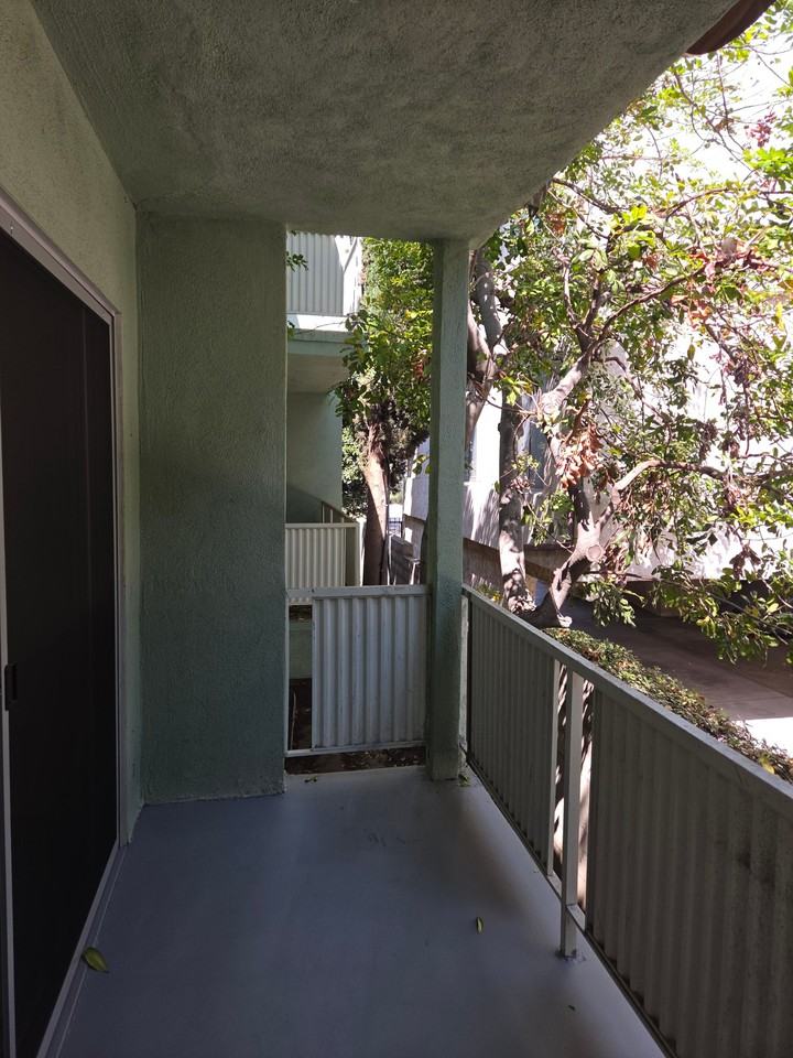 160 S El Molino Ave #103 - Photo 7 of 10