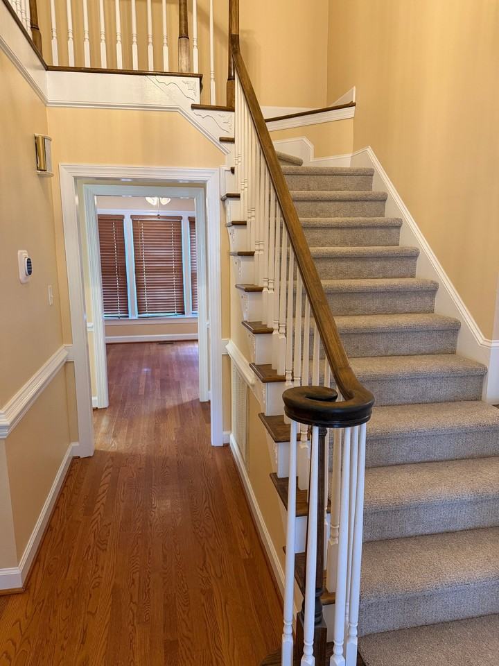 504 Thorngate Rd - Photo 3 of 18
