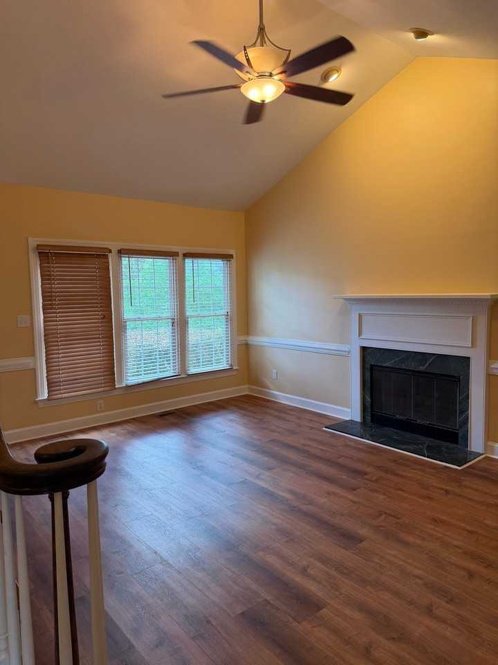 504 Thorngate Rd - Photo 4 of 18
