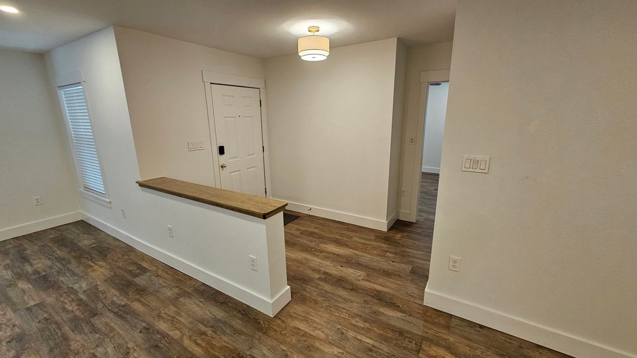 219 Edgevale Dr - Photo 3 of 20