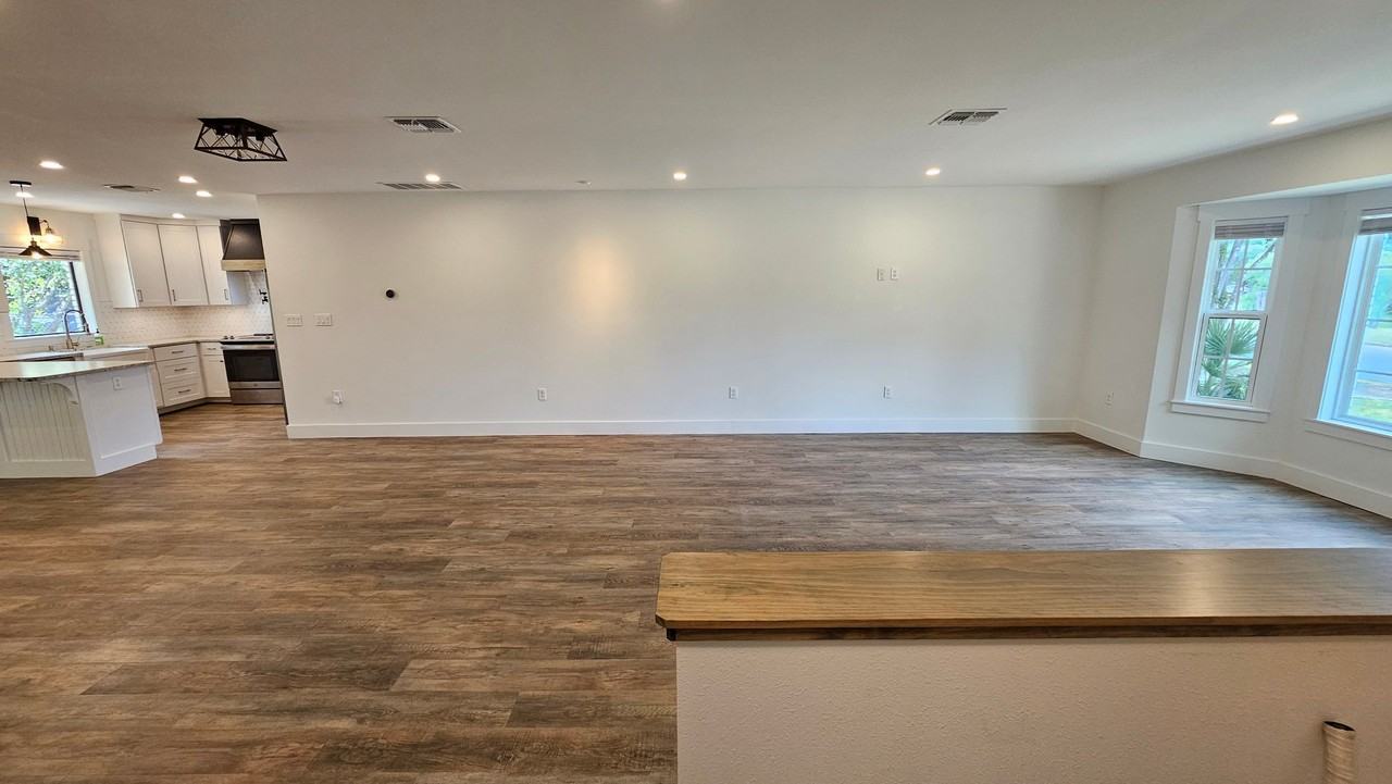 219 Edgevale Dr - Photo 4 of 20