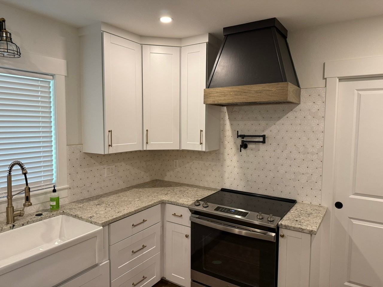 219 Edgevale Dr - Photo 7 of 20