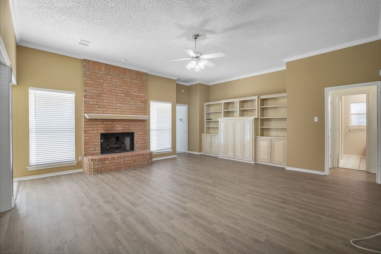 3040 Flamingo Cir - Photo 3 of 16