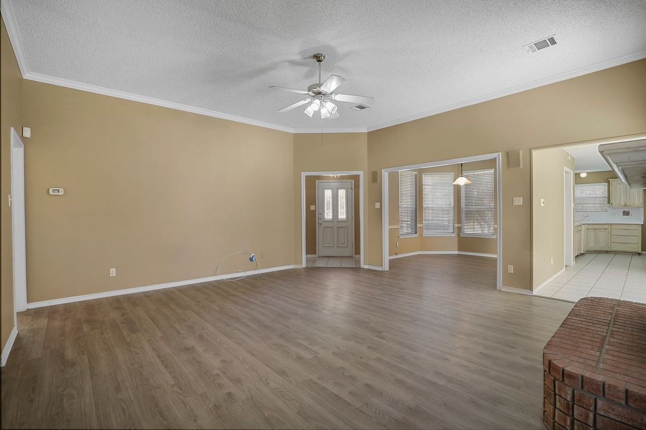 3040 Flamingo Cir - Photo 4 of 16