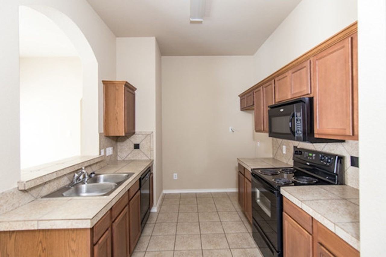 1407 Piedmont Dr - Photo 6 of 10