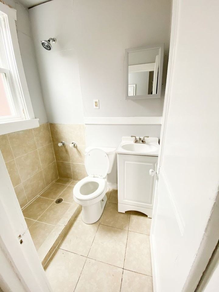 3727 Wisconsin Ave - Photo 4 of 5