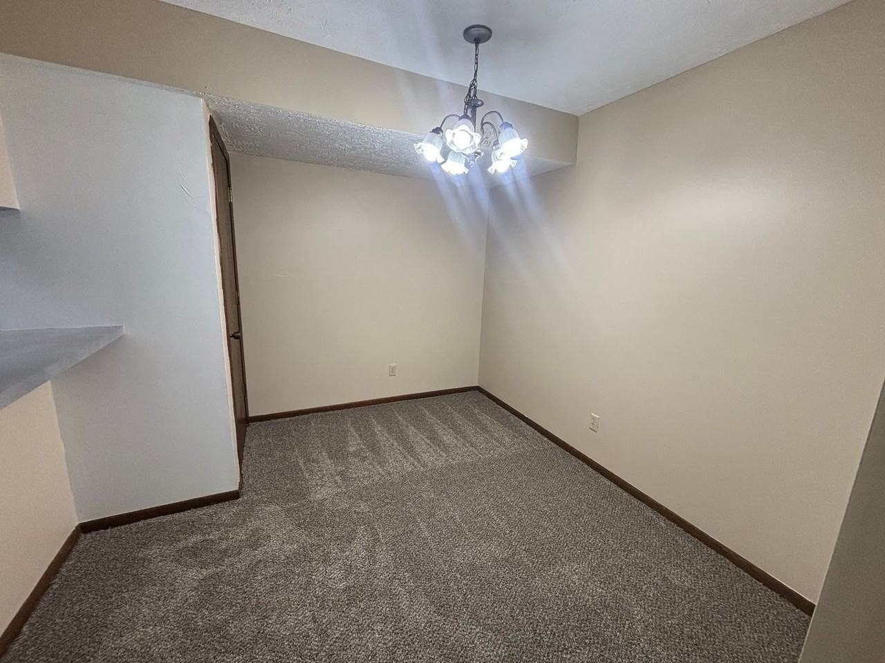 Executive Apartment - Photo 3 of 8