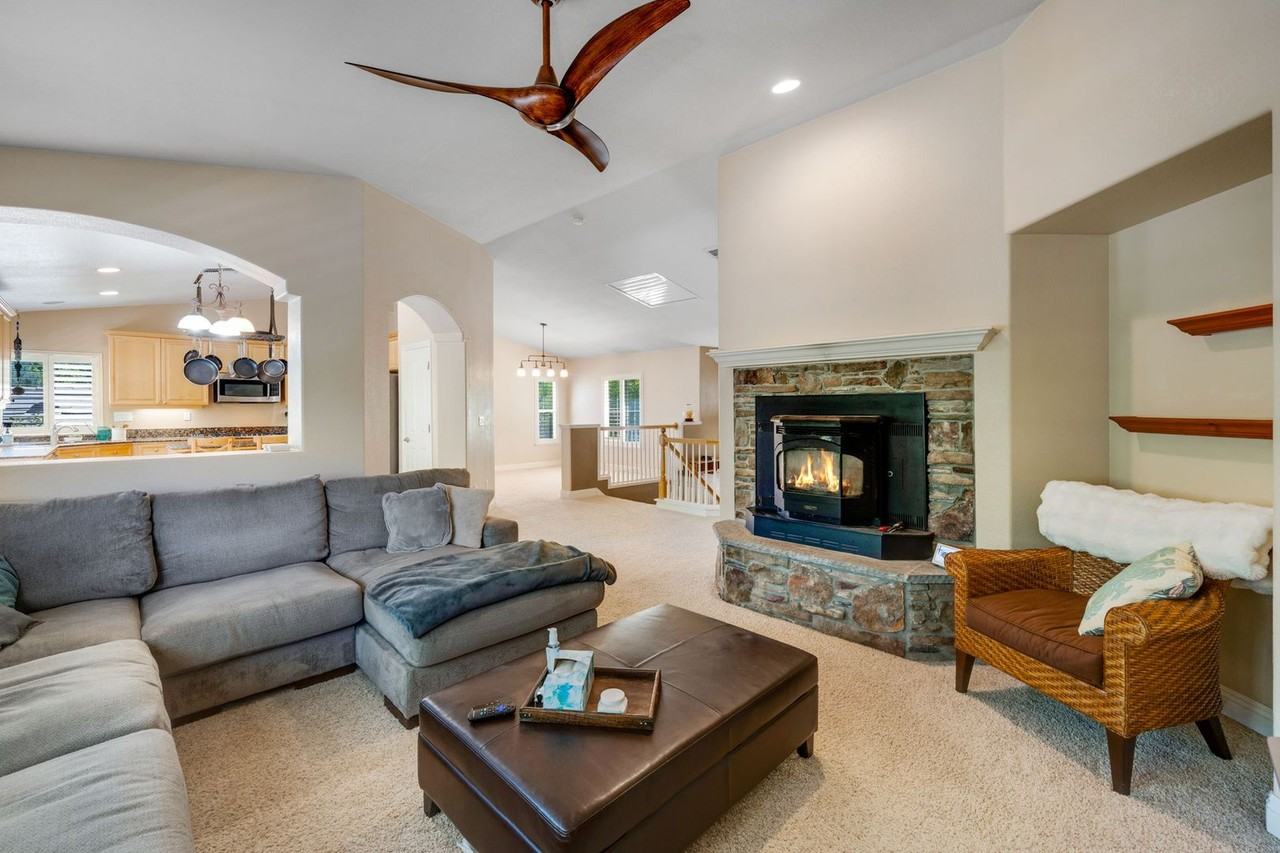 4011 Prairie Falcon Dr - Photo 3 of 50