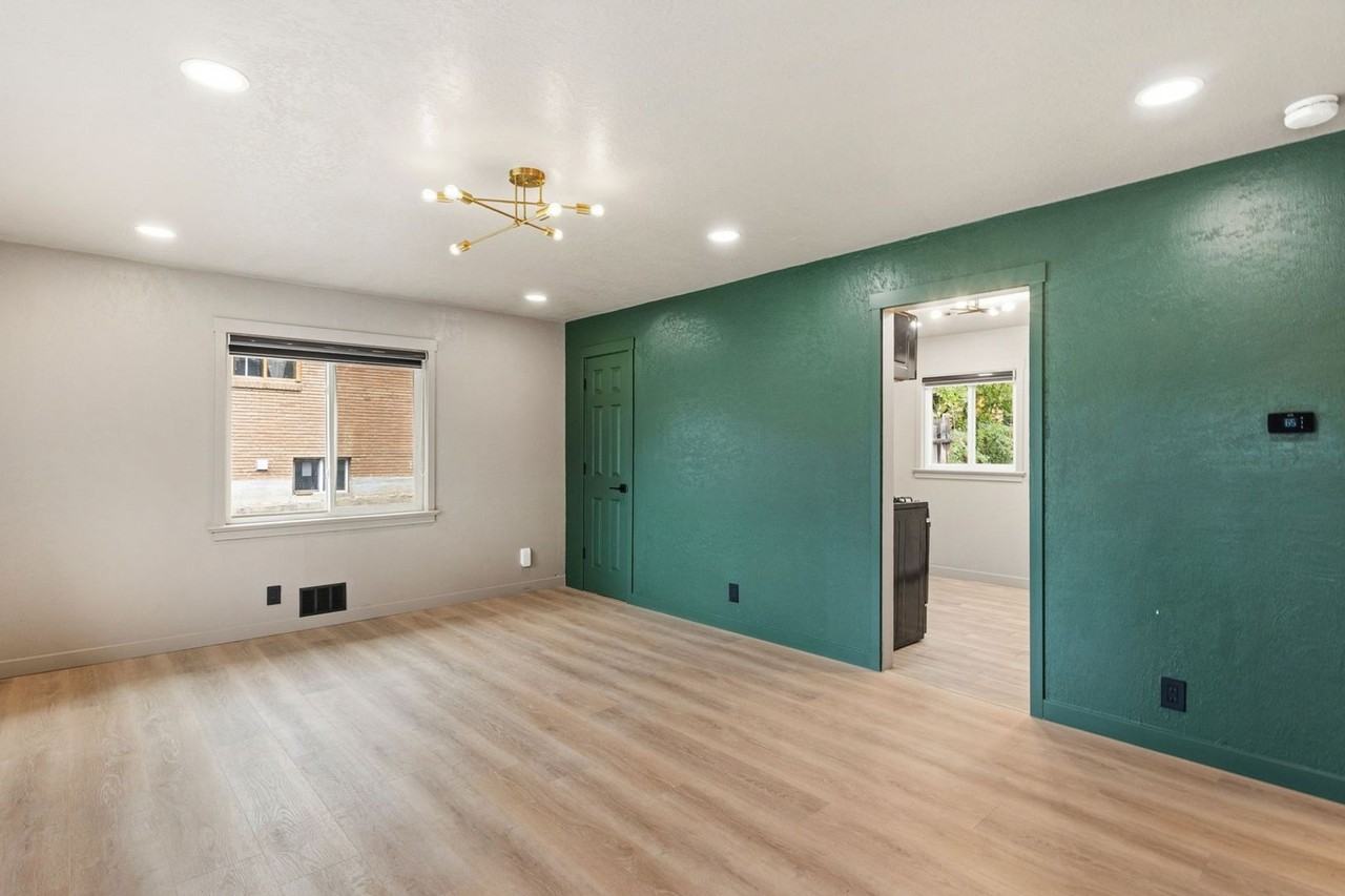 405 Wilhelmia Ave - Photo 4 of 19