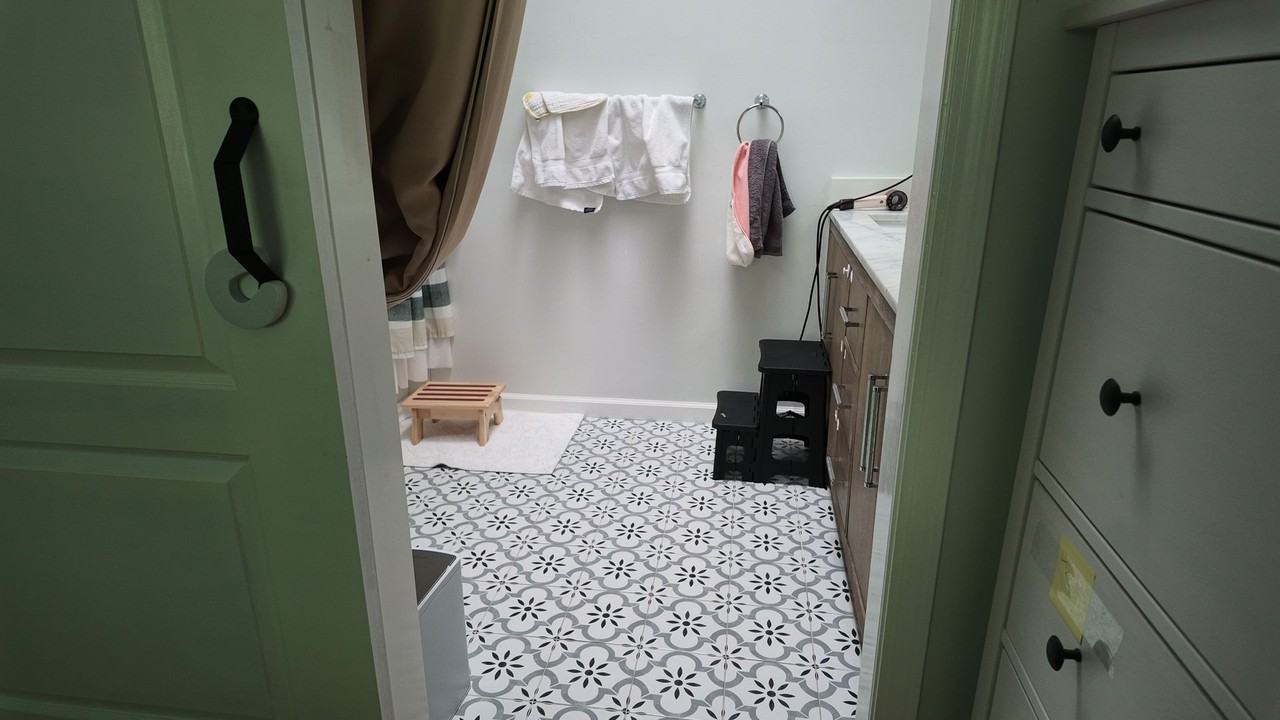 1572 Meadow Ln - Photo 3 of 17