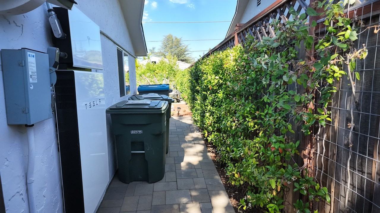 1572 Meadow Ln - Photo 5 of 17