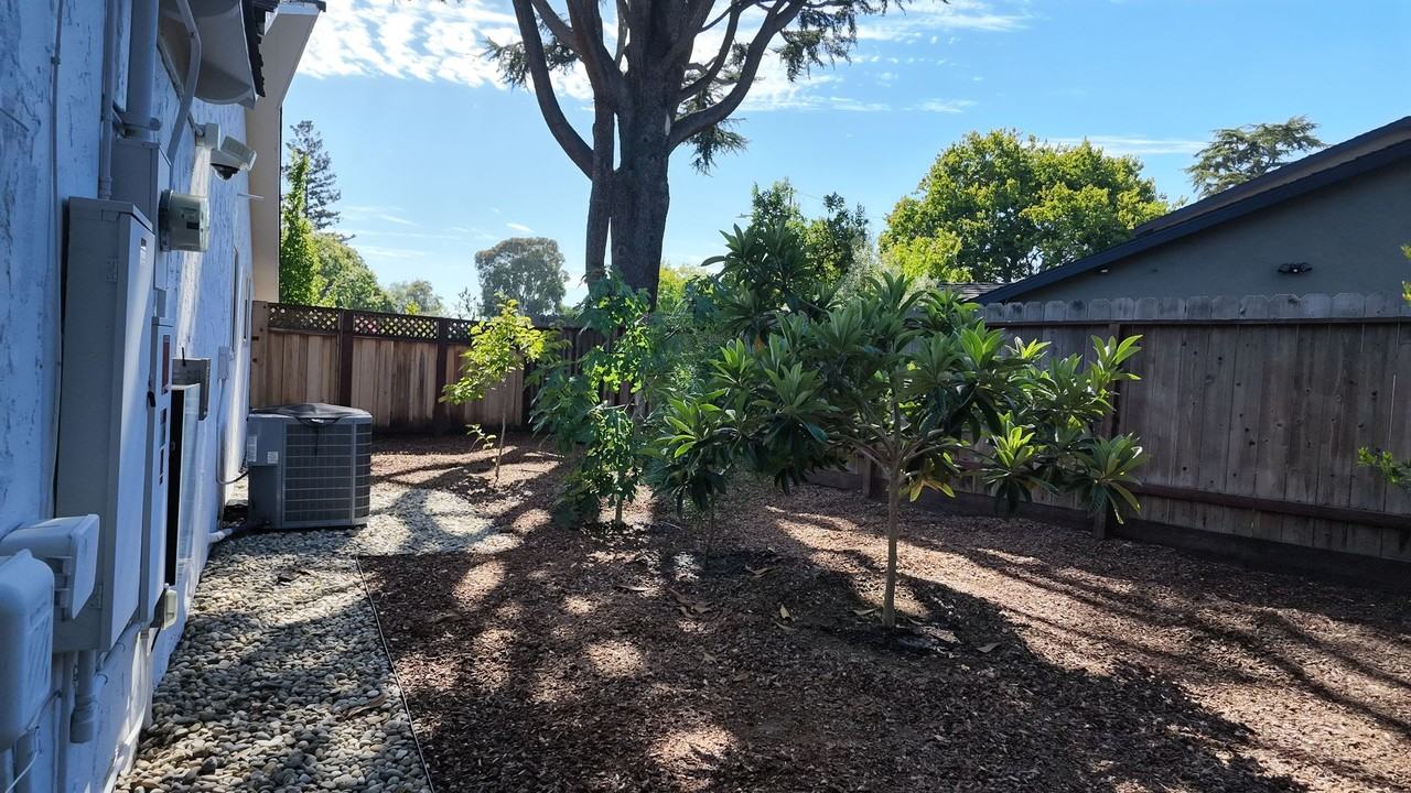 1572 Meadow Ln - Photo 7 of 17