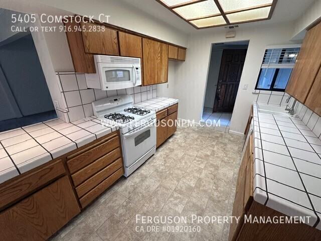 5405 Comstock Ct - Photo 3 of 17