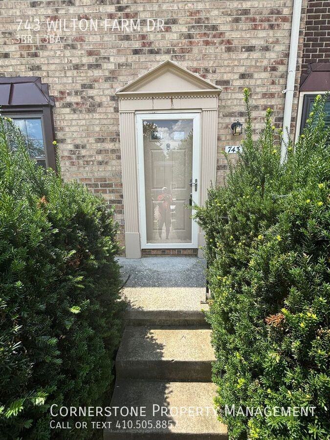 743 Wilton Farm Dr - Photo 2 of 14