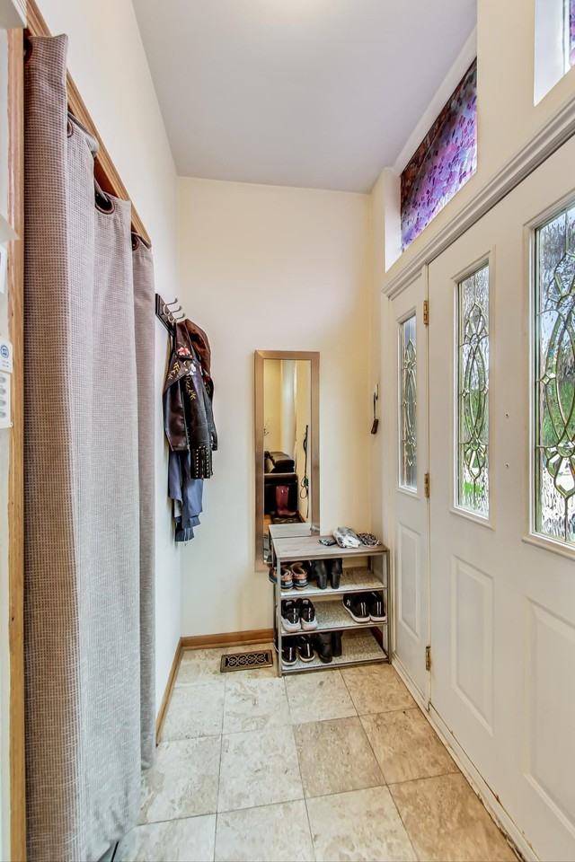 733 N Hoyne Ave #1 - Photo 5 of 25