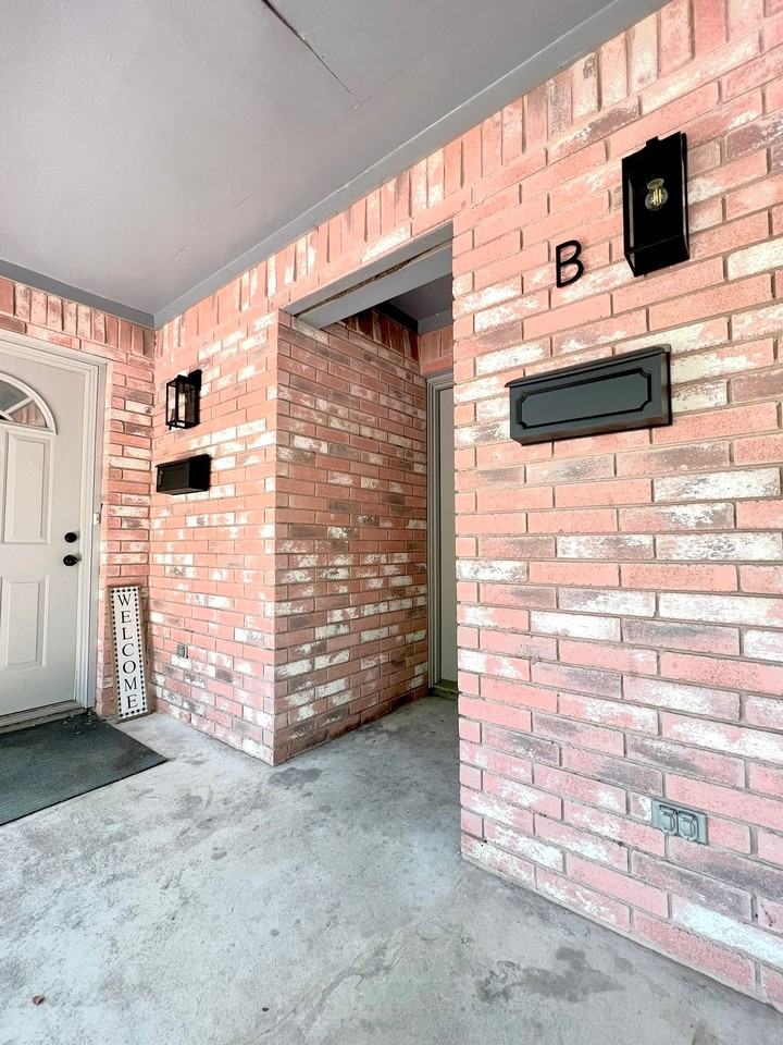 120 S Mckown Ave #B - Photo 3 of 24