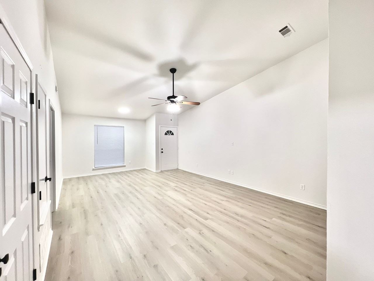 120 S Mckown Ave #B - Photo 4 of 24