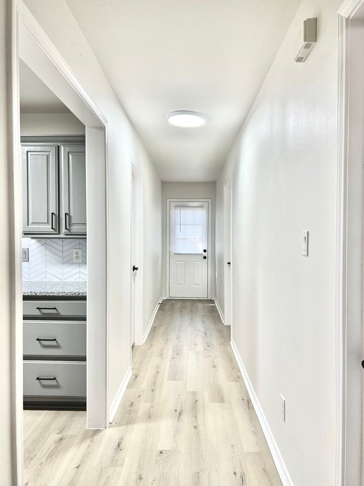 120 S Mckown Ave #B - Photo 6 of 24