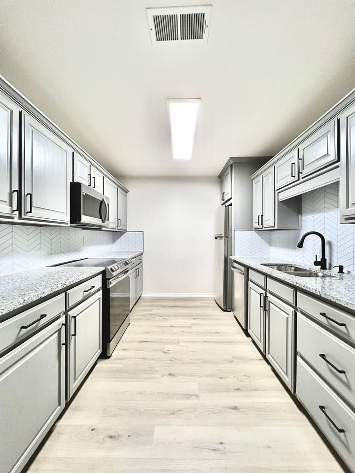 120 S Mckown Ave #B - Photo 7 of 24