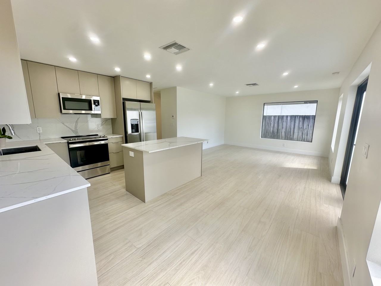 1612 Ne 17th Ave #1612 - Photo 2 of 12