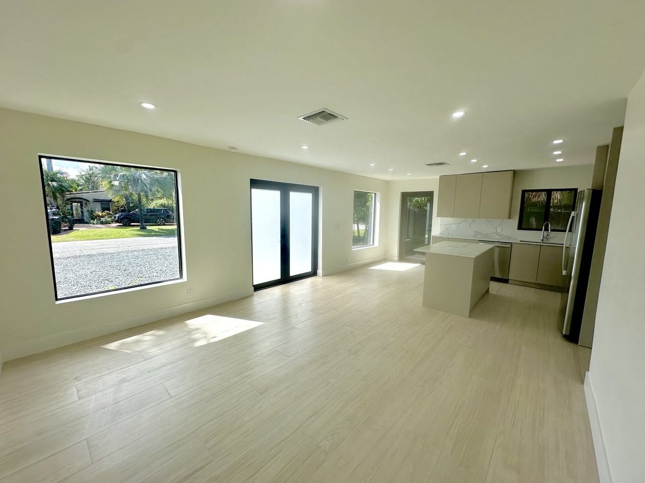 1612 Ne 17th Ave #1612 - Photo 3 of 12
