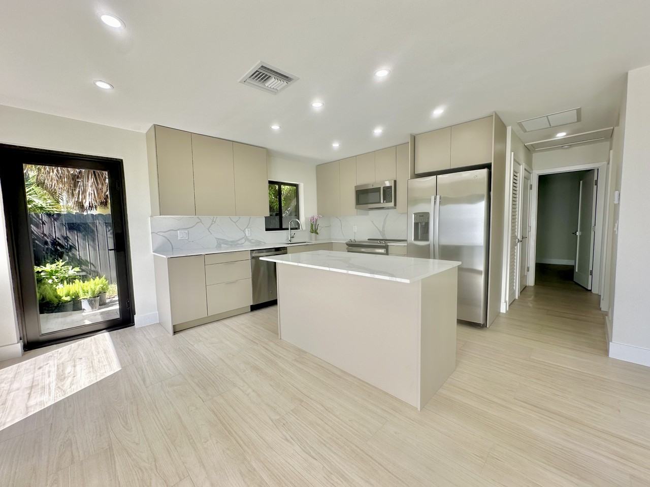 1612 Ne 17th Ave #1612 - Photo 6 of 12
