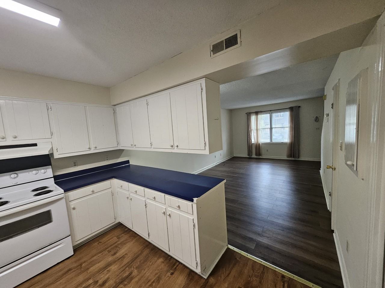 102 Cedar Ct #B - Photo 2 of 20