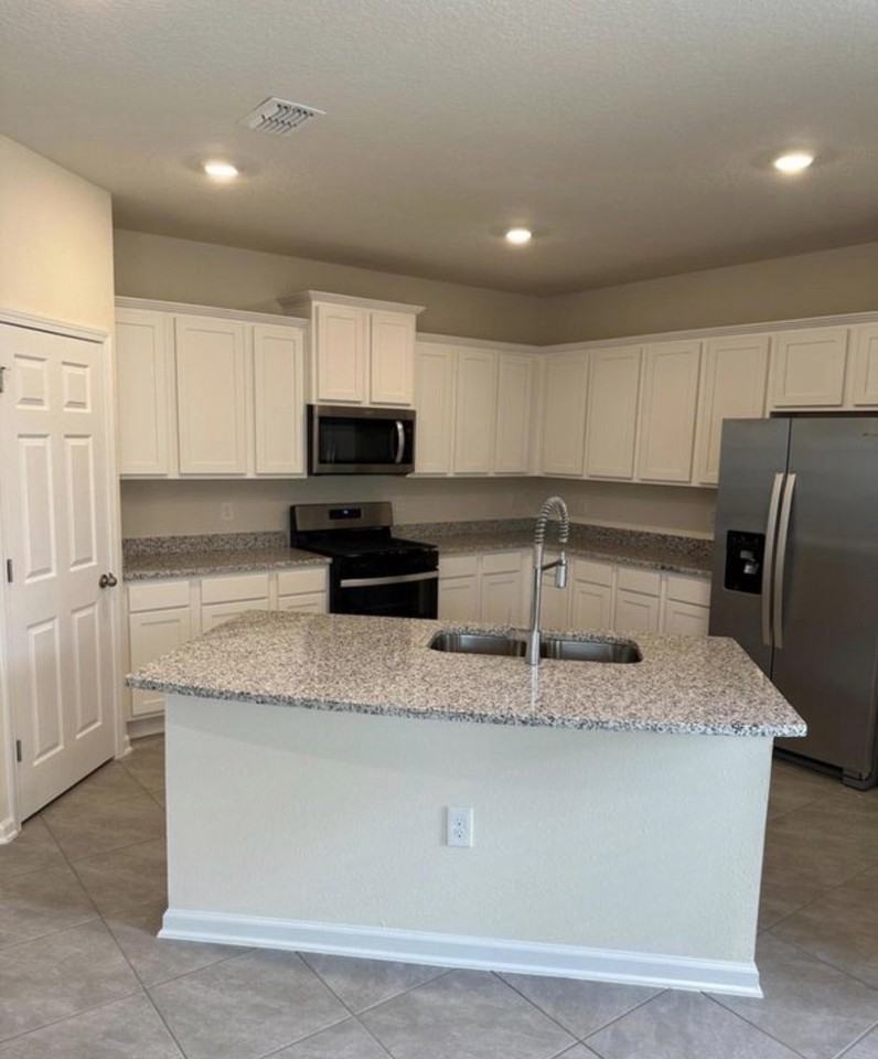 586 Coastline Way #586 - Photo 3 of 23